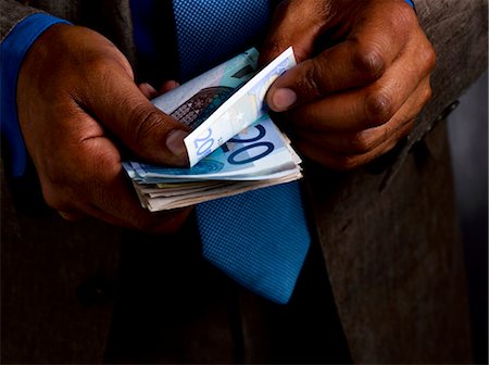Homme d'affaires comptant billets euro Photographie de stock - Premium Libres de Droits, Code: 649-03293589