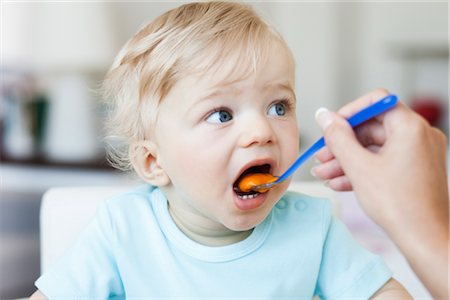 eating together as a family - baby being fed Stock Photo - Premium Royalty-Free, Code: 649-03362692