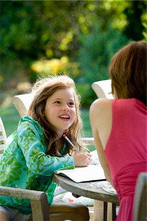 simsearch:649-06943770,k - Young girl and mother chatting in garden Foto de stock - Sin royalties Premium, Código: 649-03363351