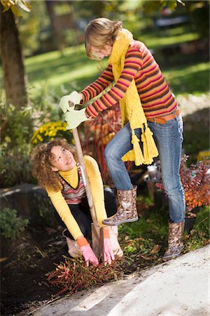 shovel (hand tool for digging) - autumnal gardening Stock Photo - Premium Royalty-Free, Code: 649-03417402
