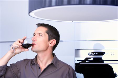 red wine people - man drinking red wine in the kitchen Stock Photo - Premium Royalty-Free, Code: 649-03417537