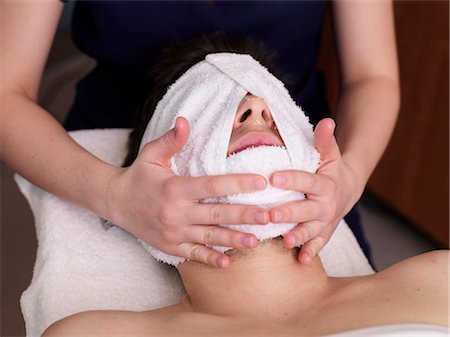 simsearch:400-03950910,k - Réception de massage pour faire face à l'homme Photographie de stock - Premium Libres de Droits, Code: 649-03447562