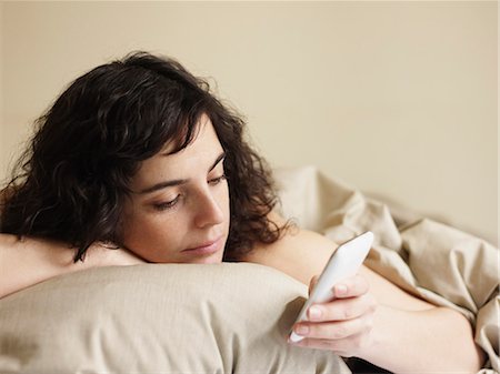 Woman in bed Foto de stock - Sin royalties Premium, Código: 649-03486981