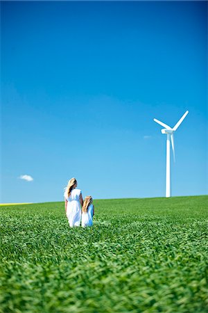 Wind turbine, mother and daughter Stock Photo - Premium Royalty-Free, Code: 649-03621507