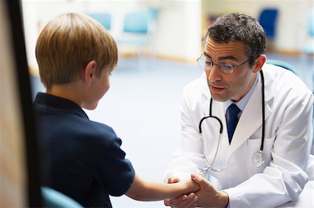 doctor with patient concern - Doctor examining young boy Stock Photo - Premium Royalty-Free, Code: 649-03621566