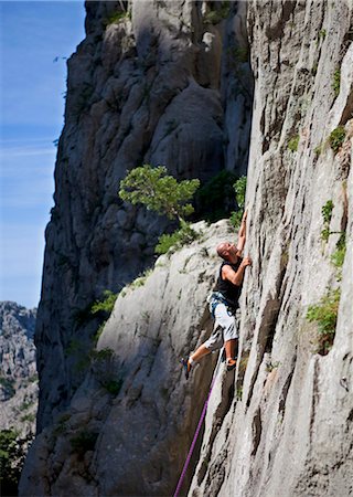 simsearch:649-05555429,k - Rock climber climbing rock face Stock Photo - Premium Royalty-Free, Code: 649-03622052
