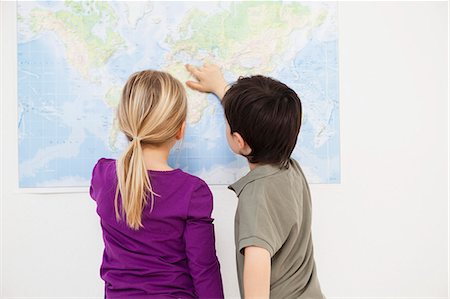 simsearch:649-06305486,k - kids looking at world map Stock Photo - Premium Royalty-Free, Code: 649-03666118