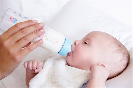 sucking - Baby drinking the bottle Stock Photo - Premium Royalty-Free, Code: 649-03666320