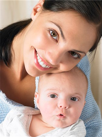simsearch:6113-06720631,k - Mother with her baby-boy, smiling Foto de stock - Sin royalties Premium, Código: 649-03666334