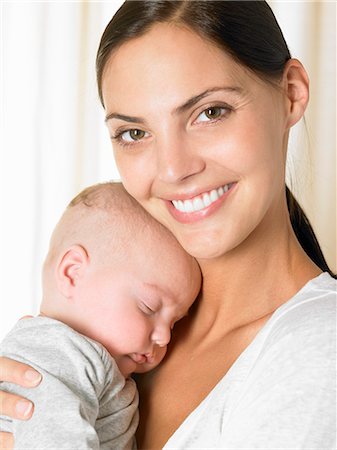 simsearch:6113-06720631,k - Mère de son bébé-garçon, souriant Photographie de stock - Premium Libres de Droits, Code: 649-03666336
