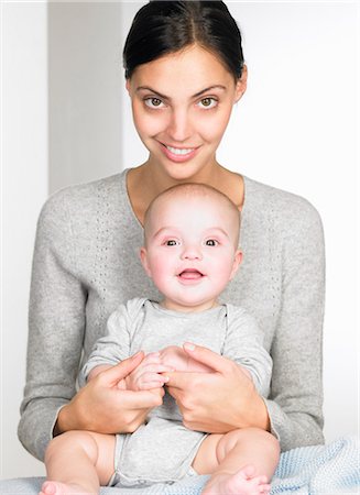 simsearch:6113-06720631,k - Mother and baby smiling Foto de stock - Sin royalties Premium, Código: 649-03666346