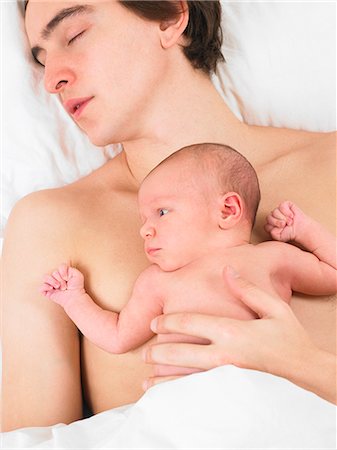 simsearch:6113-07543205,k - Father sleeping with his her baby Stock Photo - Premium Royalty-Free, Code: 649-03666775