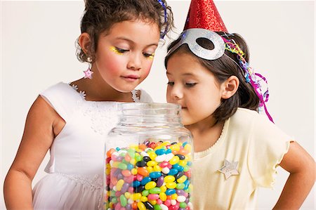 girls looking at sweet jar Stock Photo - Premium Royalty-Free, Code: 649-03667232