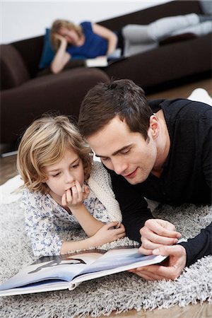 simsearch:649-03770663,k - Father and daughter reading Stock Photo - Premium Royalty-Free, Code: 649-03774888