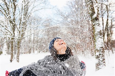 simsearch:649-06112583,k - Woman enjoying snow Foto de stock - Sin royalties Premium, Código: 649-03774912