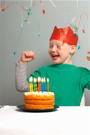 simsearch:400-04764403,k - Young boy with cake, party hat, streamer Stock Photo - Premium Royalty-Free, Code: 649-03770454