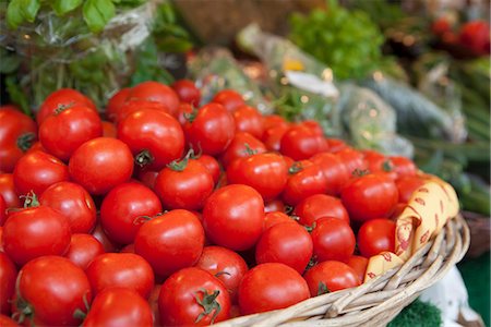supermarket not people - A basket full of tomatoes on a market Stock Photo - Premium Royalty-Free, Code: 649-03771926