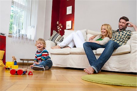 simsearch:649-03667431,k - Family playing in living room Stock Photo - Premium Royalty-Free, Code: 649-03772179