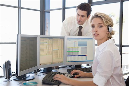 simsearch:6113-07243082,k - Buiness man and woman at the computer Stock Photo - Premium Royalty-Free, Code: 649-03817901