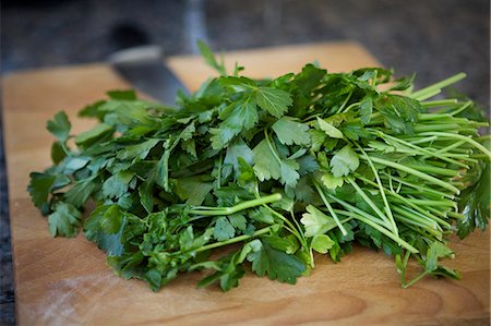 parsley - Parsley on cutting board Stock Photo - Premium Royalty-Free, Code: 649-03818070