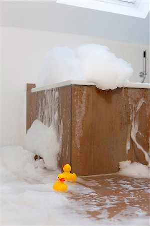 flood - Bath tub overflowing Stock Photo - Premium Royalty-Free, Code: 649-03857827