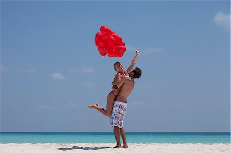simsearch:628-00919176,k - Couple hugging with balloons on beach Stock Photo - Premium Royalty-Free, Code: 649-03881515
