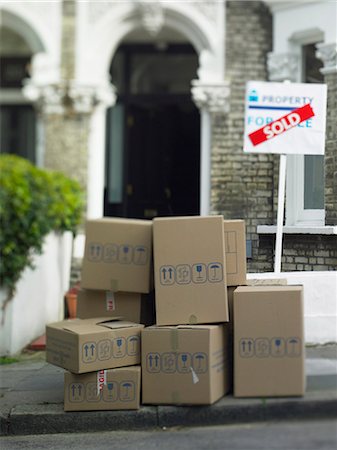sold sign - Cardboard boxes outside new home Stock Photo - Premium Royalty-Free, Code: 649-03881751