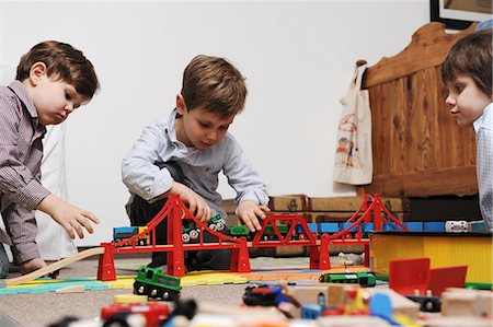 simsearch:649-06716505,k - Children playing with toys together Stock Photo - Premium Royalty-Free, Code: 649-03883218