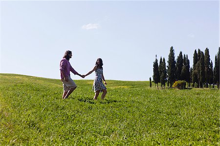 simsearch:640-06050299,k - Italy, Tuscany, Val D'Orcia, Couple walking in meadow Stock Photo - Premium Royalty-Free, Code: 640-06049955