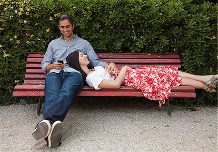 simsearch:640-06050299,k - Italy, Venice, Young couple relaxing on bench Stock Photo - Premium Royalty-Free, Code: 640-06050308