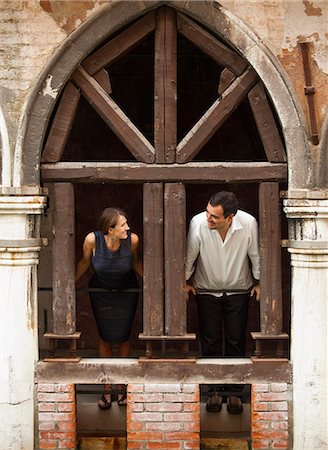 Italy, Venice, Couple standing in arcade Stock Photo - Premium Royalty-Free, Code: 640-06050334