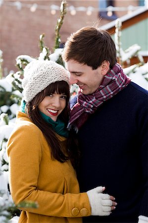 snow christmas tree white - jeune couple ensemble dans la neige Photographie de stock - Premium Libres de Droits, Code: 640-06051771