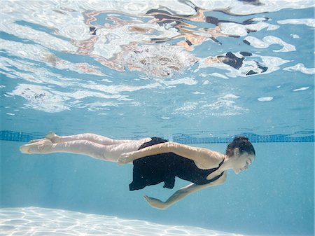 swimming (animals) - USA, Utah, Orem, Female ballet dancer under water Stock Photo - Premium Royalty-Free, Code: 640-06963244