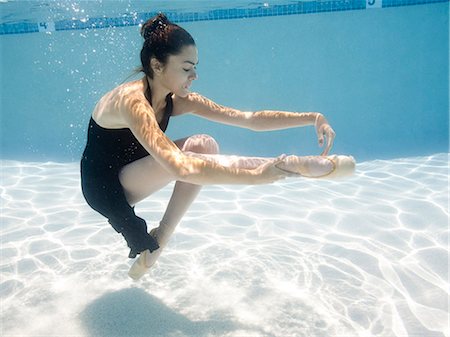 swimming (animals) - USA, Utah, Orem, Female ballet dancer under water Stock Photo - Premium Royalty-Free, Code: 640-06963242