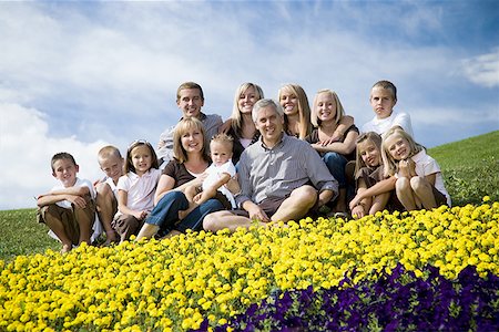 simsearch:640-02951471,k - Large family group on hill with happy face floral display Stock Photo - Premium Royalty-Free, Code: 640-01355042