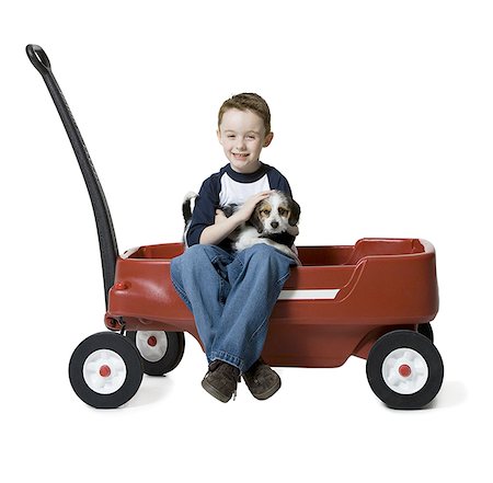 simsearch:640-01351381,k - Portrait d'un garçon assis sur wagon tenir un chiot Photographie de stock - Premium Libres de Droits, Code: 640-01355530