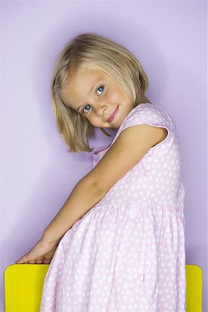 simsearch:640-01351381,k - Portrait d'une jeune fille debout sur une chaise Photographie de stock - Premium Libres de Droits, Code: 640-01355756
