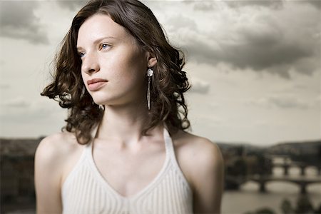 Close-up of a young woman looking sideways Stock Photo - Premium Royalty-Free, Code: 640-01356721