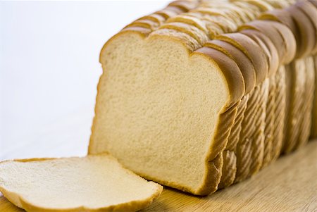 simsearch:640-01354413,k - Close-up of a slices of bread Foto de stock - Sin royalties Premium, Código: 640-01356752