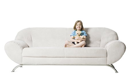 simsearch:640-01351381,k - Portrait d'une jeune fille assise sur un canapé Photographie de stock - Premium Libres de Droits, Code: 640-01358134