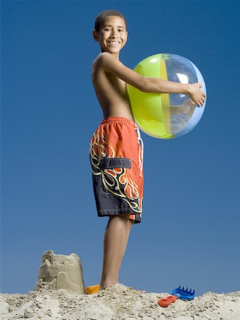 simsearch:625-01748893,k - Portrait of a boy holding a beach ball Stock Photo - Premium Royalty-Free, Code: 640-01359216