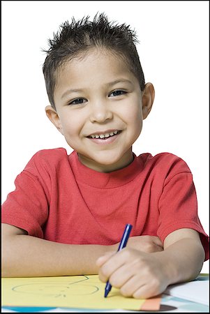 simsearch:640-01351381,k - Portrait d'un garçon de dessiner avec des crayons de couleur Photographie de stock - Premium Libres de Droits, Code: 640-01359440