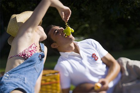 simsearch:640-01350537,k - Close-up of a young woman feeding grapes to a young man Stock Photo - Premium Royalty-Free, Code: 640-01359570