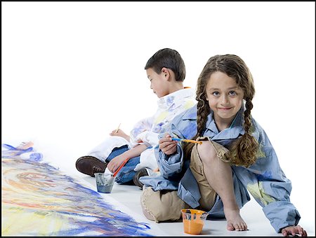 simsearch:640-01351381,k - Jeune fille et son frère, peinture sur le sol Photographie de stock - Premium Libres de Droits, Code: 640-01350820