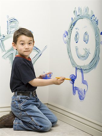 simsearch:640-01351381,k - Portrait d'un garçon de peinture sur un mur Photographie de stock - Premium Libres de Droits, Code: 640-01351436