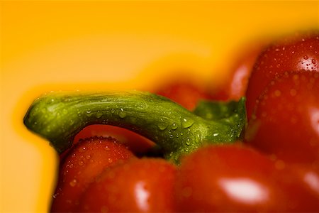 simsearch:640-01354413,k - Close-up of a red bell pepper Foto de stock - Sin royalties Premium, Código: 640-01353440