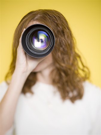 Gros plan d'une femme sous un angle de caméra Photographie de stock - Premium Libres de Droits, Code: 640-01365375