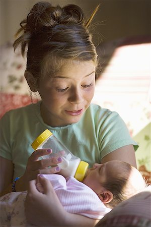 simsearch:640-01354837,k - Mother feeding her baby girl a bottle of milk Stock Photo - Premium Royalty-Free, Code: 640-01366200