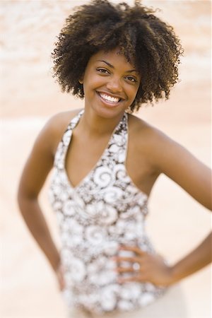 simsearch:689-03131547,k - Portrait of a young woman smiling Stock Photo - Premium Royalty-Free, Code: 640-01366375