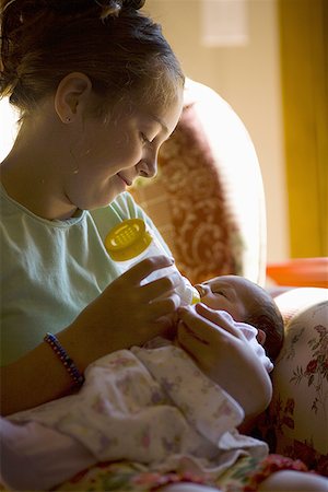 simsearch:640-01354837,k - Mother feeding her baby girl a bottle of milk Stock Photo - Premium Royalty-Free, Code: 640-01360861